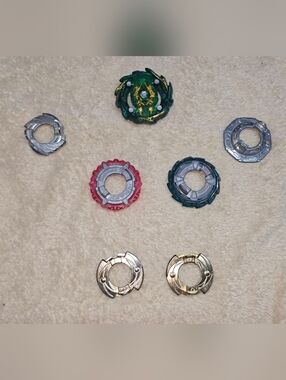 Beyblade Lot of 7 Pieces
